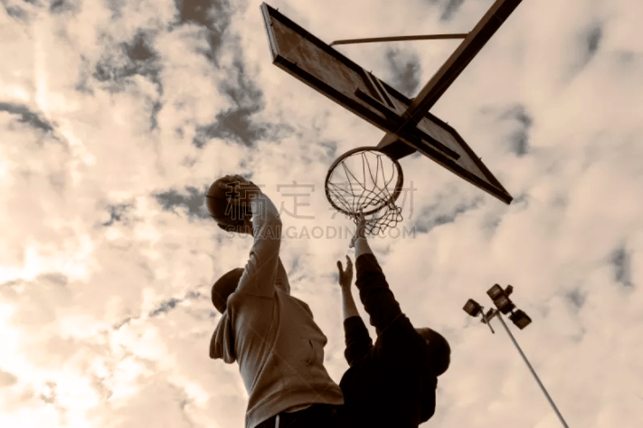 米体：解雇莫塔导致尤文财政漏洞变大，想卖坎比亚索等人换取资金