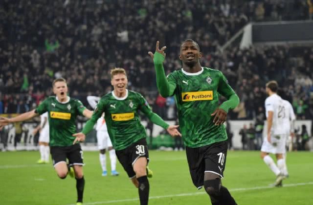 随着比赛的 随着比赛的