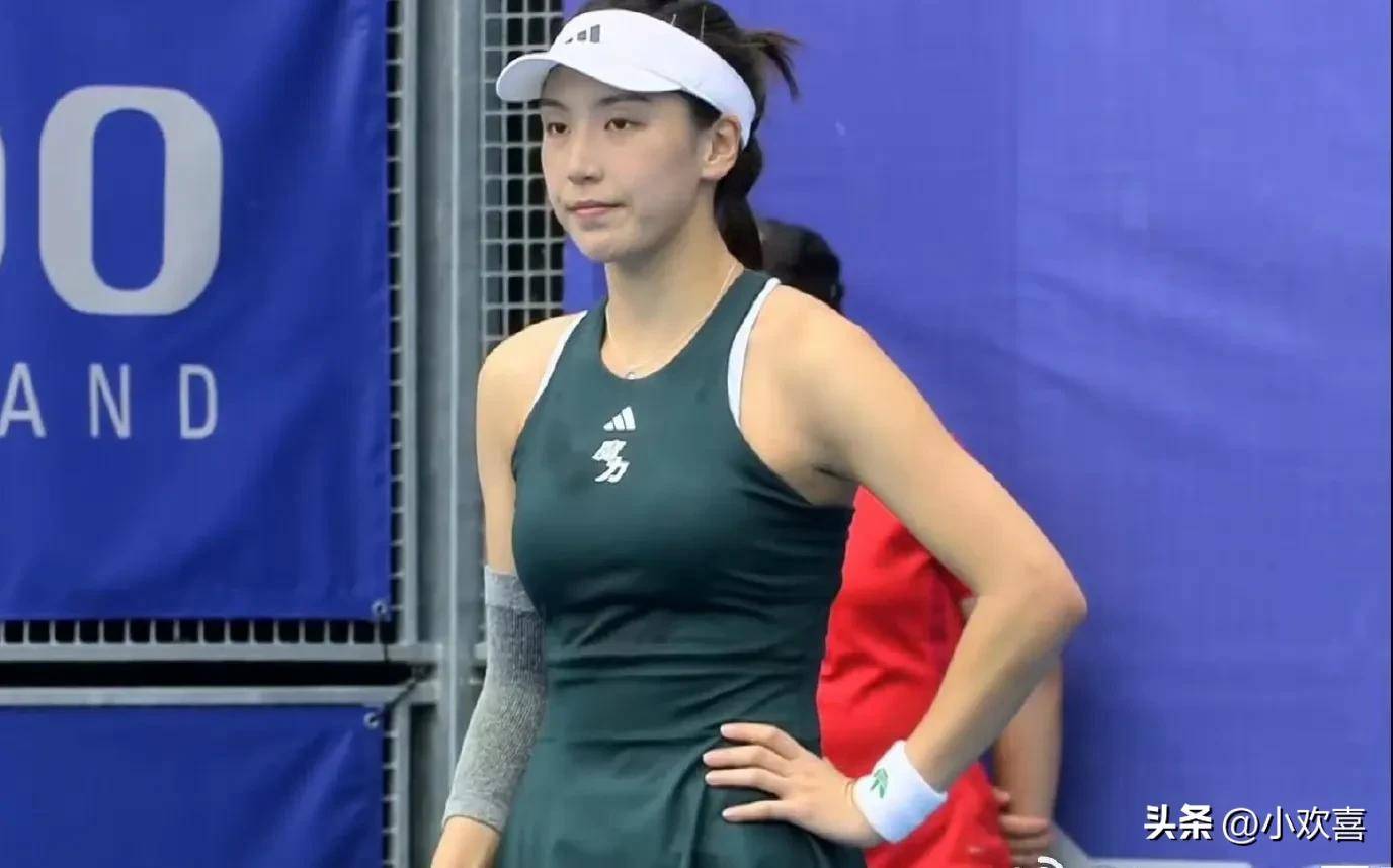 场边观众多 场边观众多