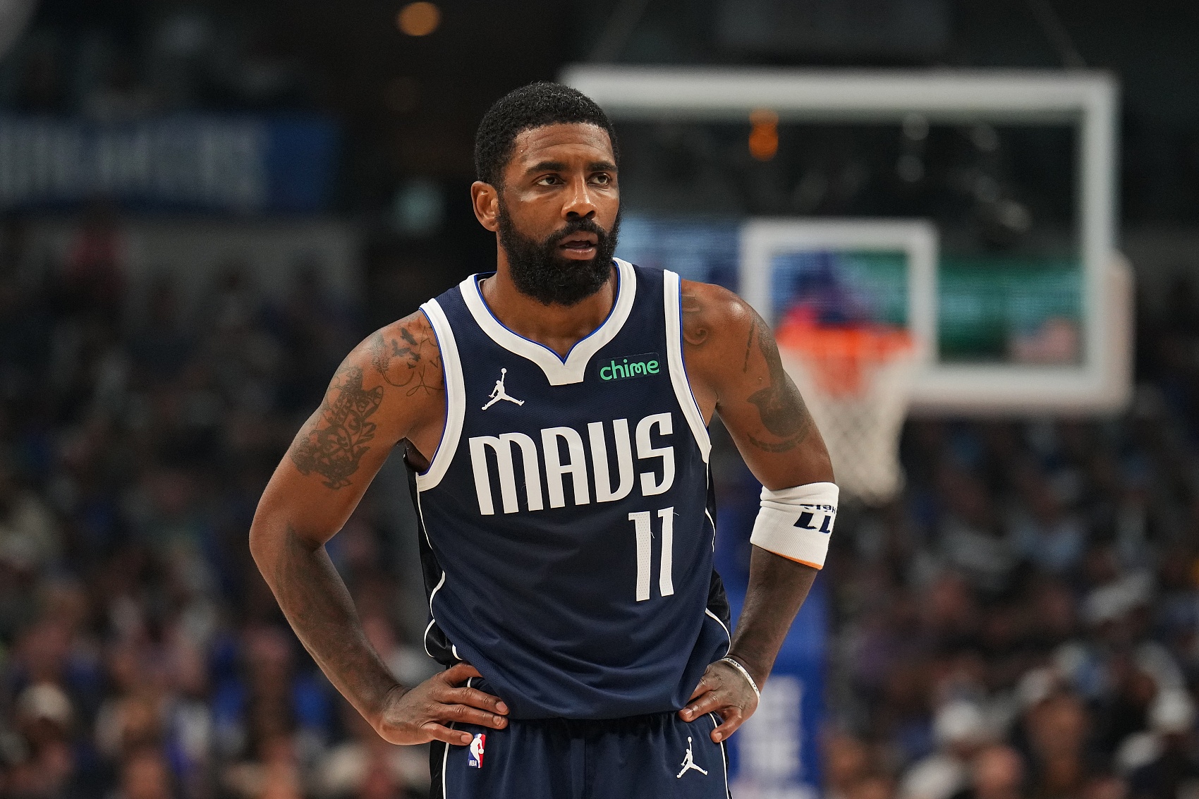 而且在防守 而且在防守